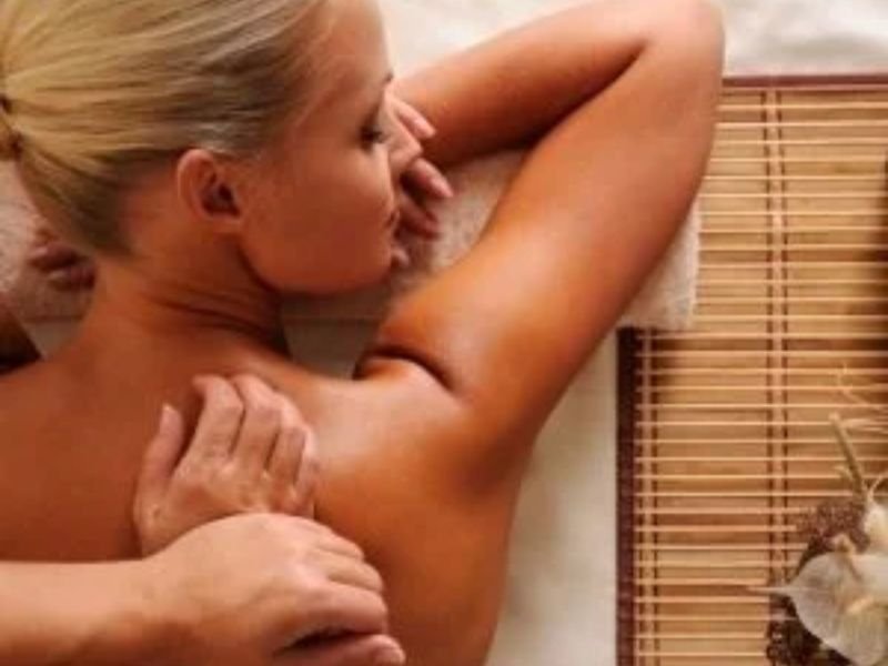 Massagem de Relaxamento feminina · Técnicas suaves para equilíbrio do sistema nervoso · Five Bewell Lisboa